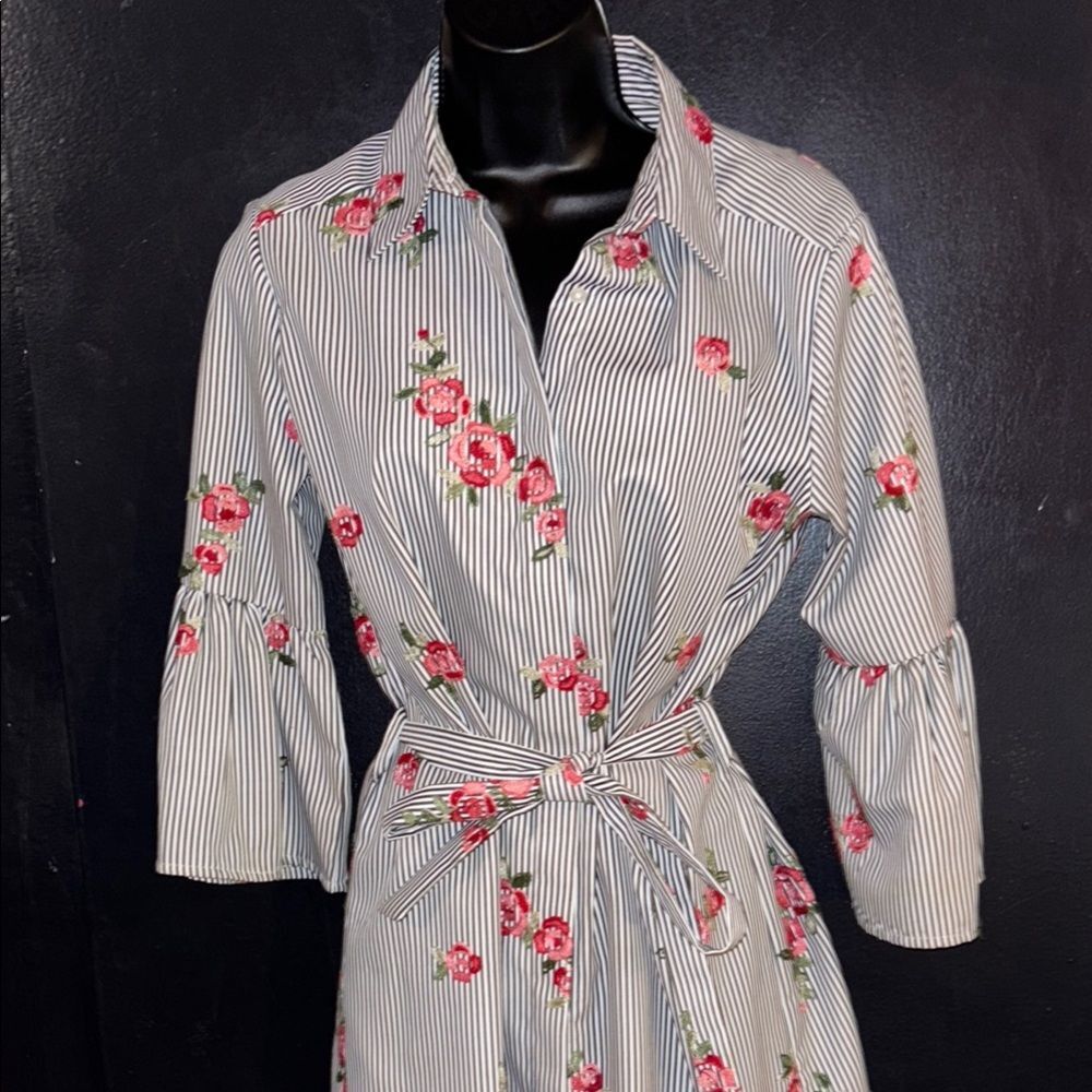 Calvin Klein black and white shirt dress with embroidered flowers. Sz 8